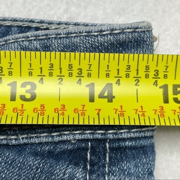 Decree Medium Wash Cut Off Distressed Ripped Jean Shorts Size 5 - Picture 6 of 8